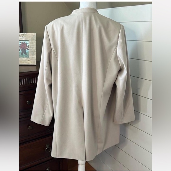 Calvin Klein Khaki Beige Women's
Open Front Blazer - Picture 3 of 7